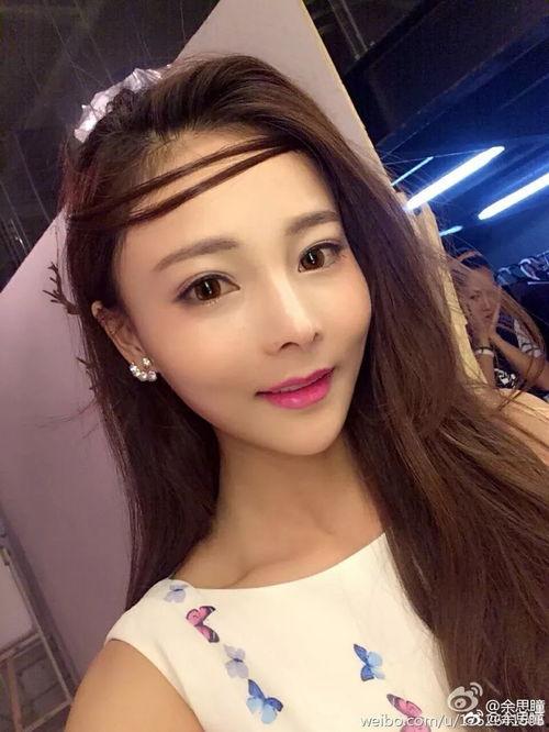 女主播用房门自慰