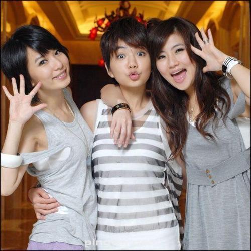 s.h.e照片,青春回忆再续，三姐妹魅力依旧