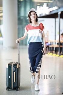 佟丽娅机场街拍生活照,简约优雅，魅力四溢